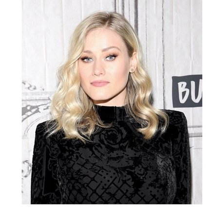 Olivia Taylor Dudley 無料スター 写真