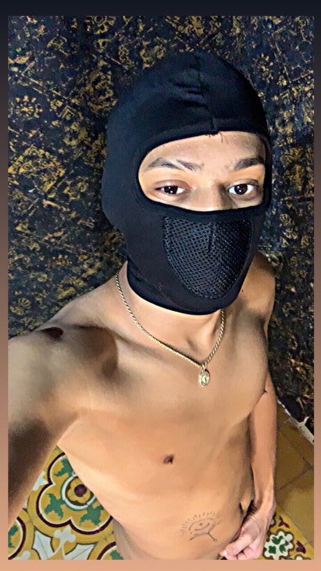 Traviesoxxnx アダルト女優 写真
