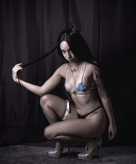 lokikypo ヌードのポルノスター 写真