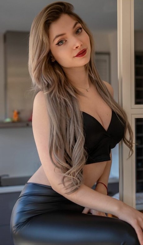 Monica Jimenez ポルノモデル 写真