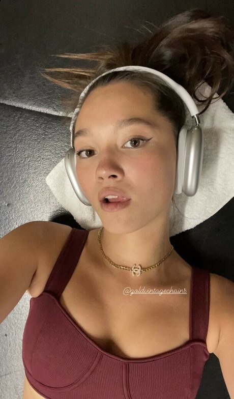 Lily Chee 裸のスター 画像