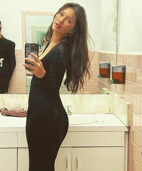 Lily Chee top profile image
