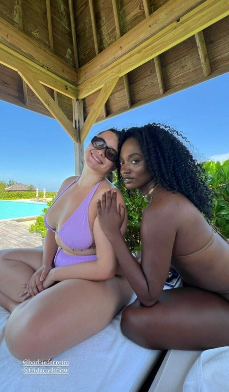 Barbie Ferreira ポルノスター ヌード ギャラリー
