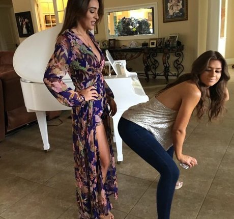 Cassidy Daiagi 裸の女優 写真