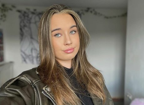 Anna Langley 完璧なスター 写真