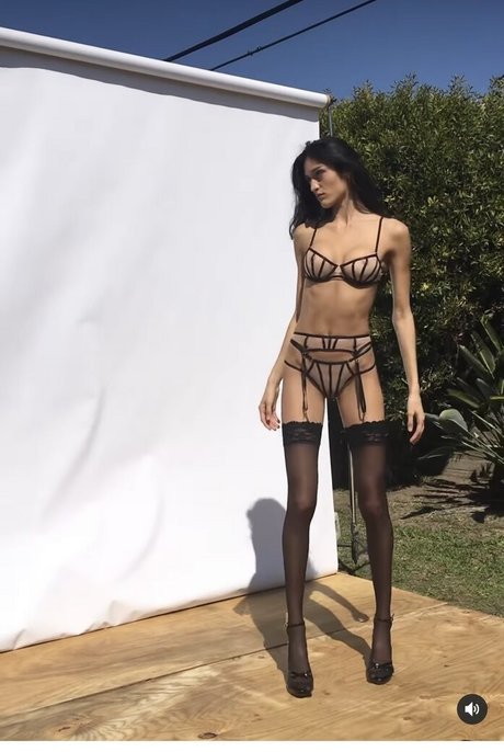 Dani Carbon エロティックモデル 画像
