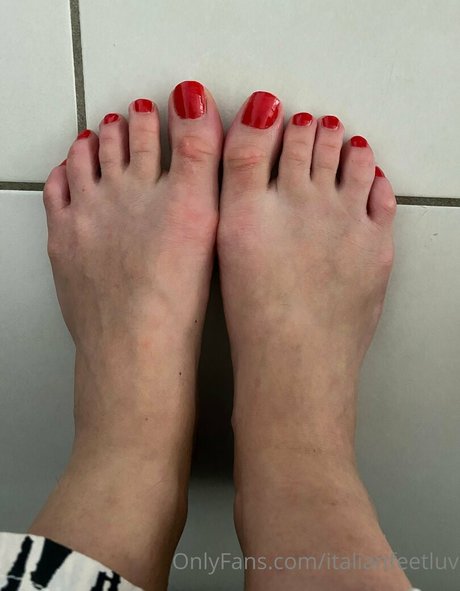 italianfeetluv セクシーなスター ギャラリー