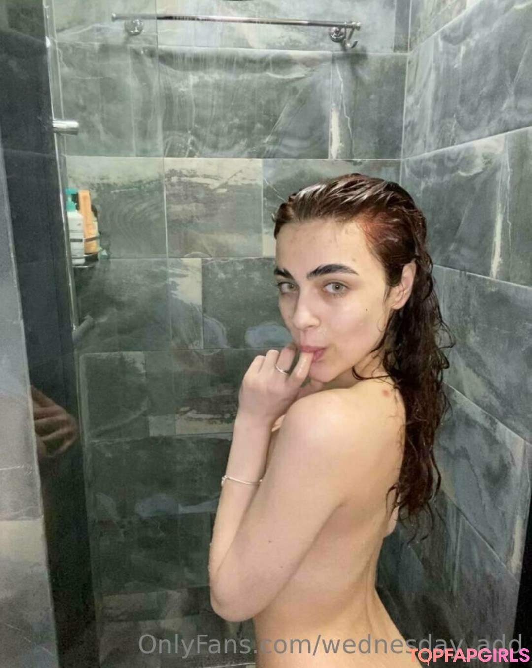 wednesday add 美しいモデル 画像