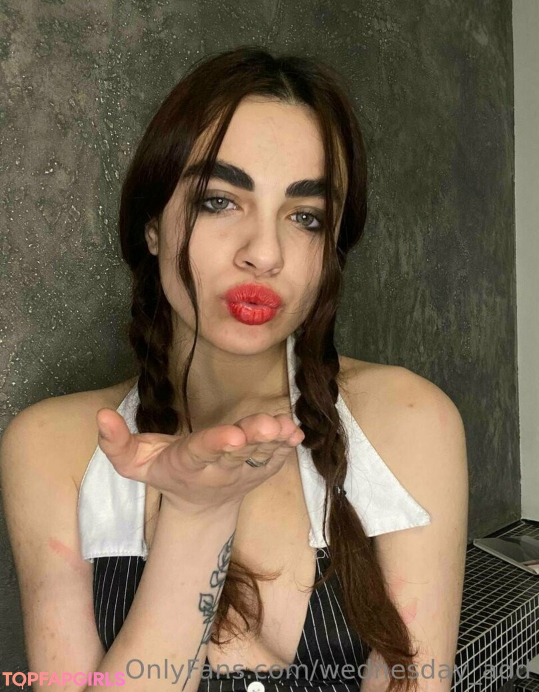 wednesday add HDモデル 写真