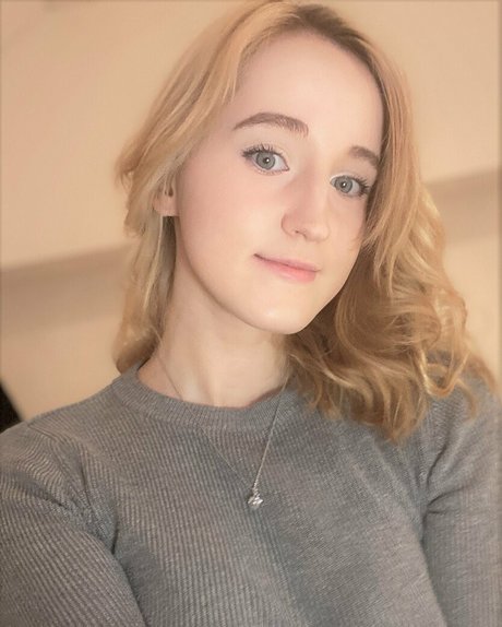 Laila Laurent ポルノスター ヌード アーカイブ