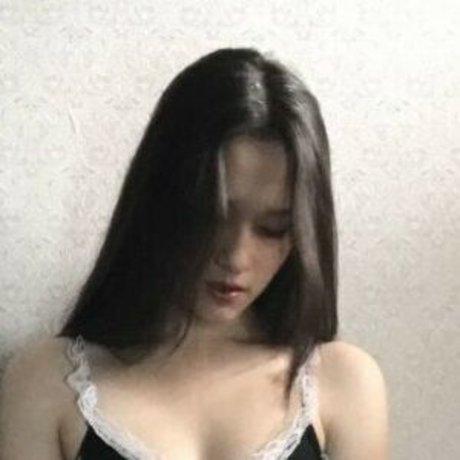 yiwedk HD女優 写真