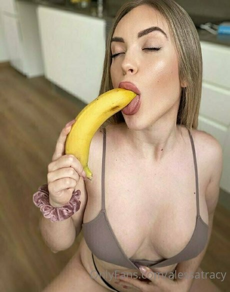 alessatracy 最高のモデル 写真