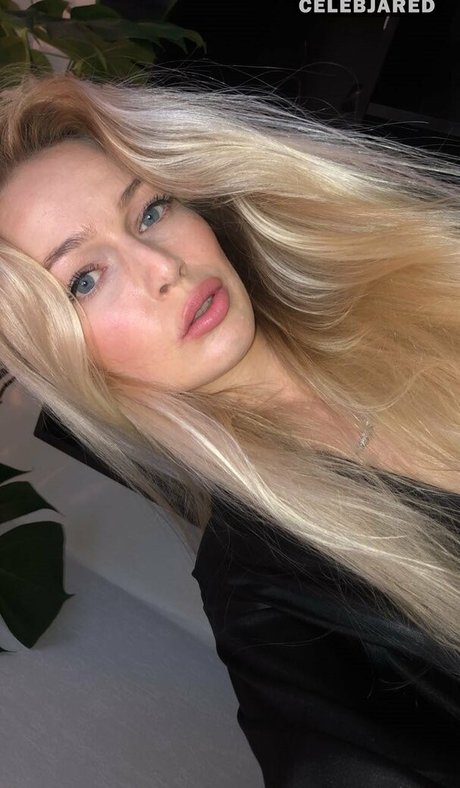 Frederikke Bach ヌードモデル 写真