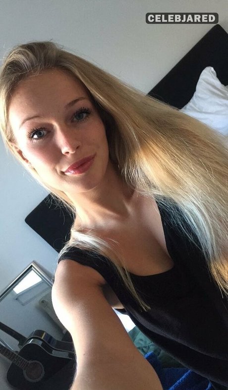 Frederikke Bach トップモデル 写真