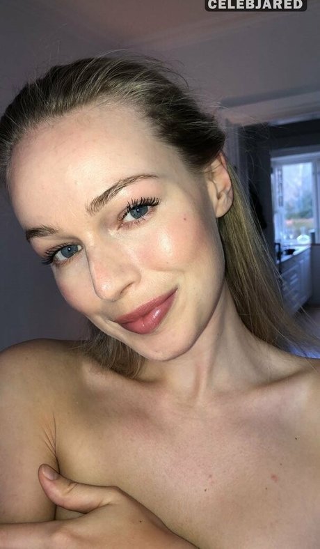 Frederikke Bach ポルノスター トップ 写真