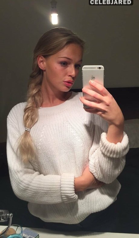 Frederikke Bach ポルノモデル 画像
