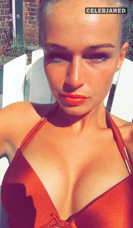 Frederikke Bach 素敵なスター 写真