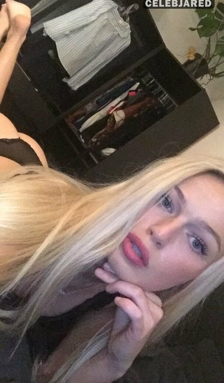 Frederikke Bach スター ヌード 写真