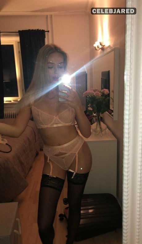 Frederikke Bach ポルノモデル 写真