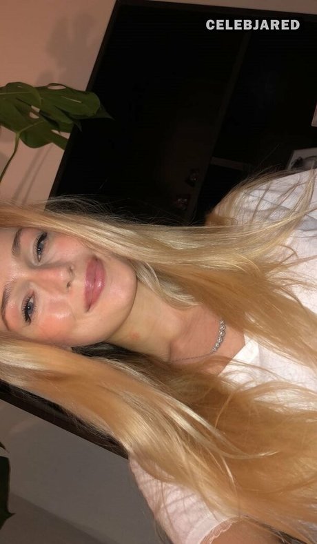 Frederikke Bach 裸の女優 画像