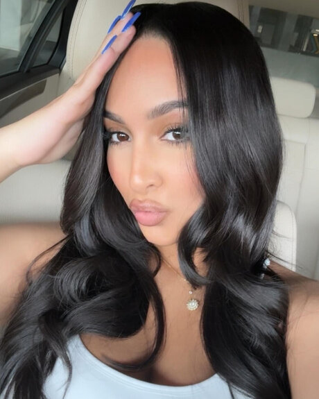 Omaima セックス女優 写真