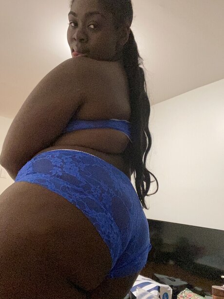 Creamyygoddesss ポルノモデル 画像