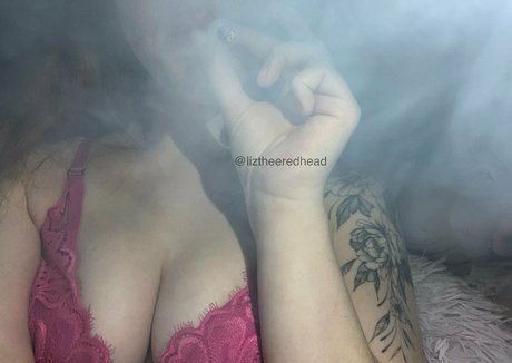 liztheeredhead 裸のポルノスター 写真