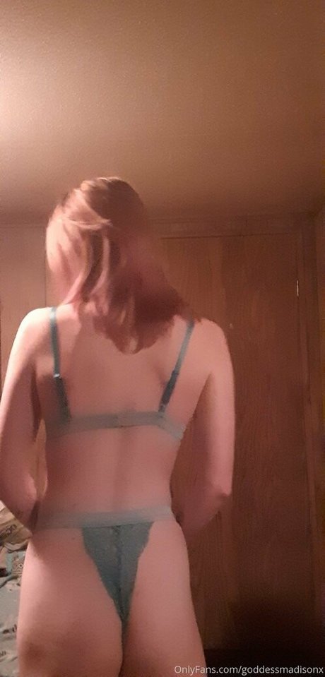mommymaddii セクシーモデル 写真