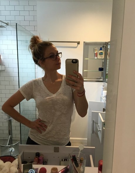 Iliza Shlesinger セックスモデル 画像