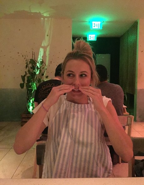 Iliza Shlesinger ヌードのポルノスター 写真