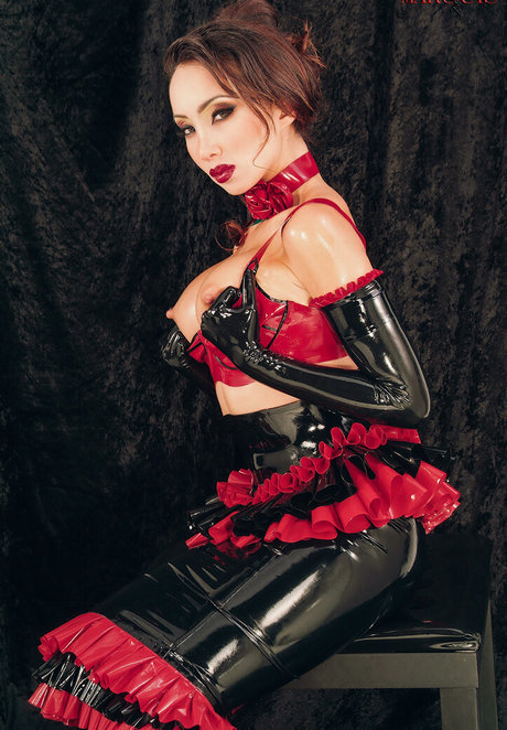 Celine Tran エロティックモデル 写真