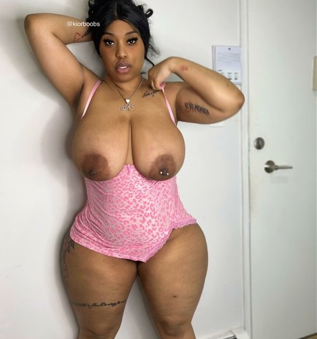 kioruncut 裸のスター 写真