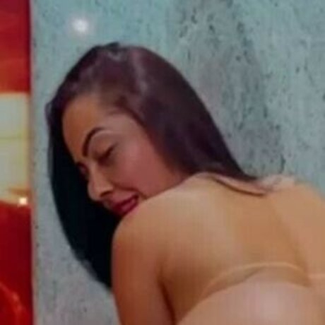 Jhenis Kut Kut xxx女優 写真
