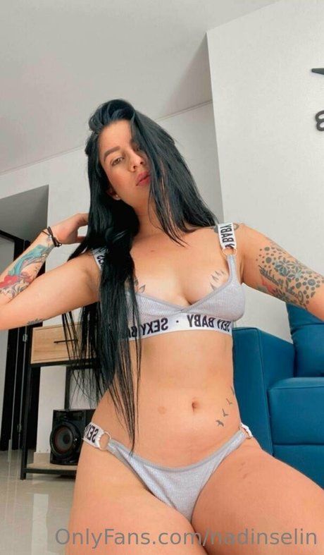 nadinselin アダルトモデル 写真