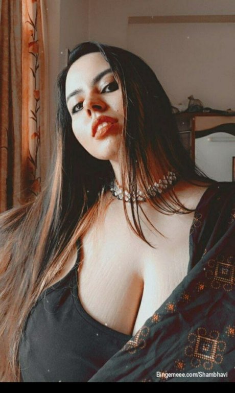Shambhavi Sharma ポルノスター ヌード 写真