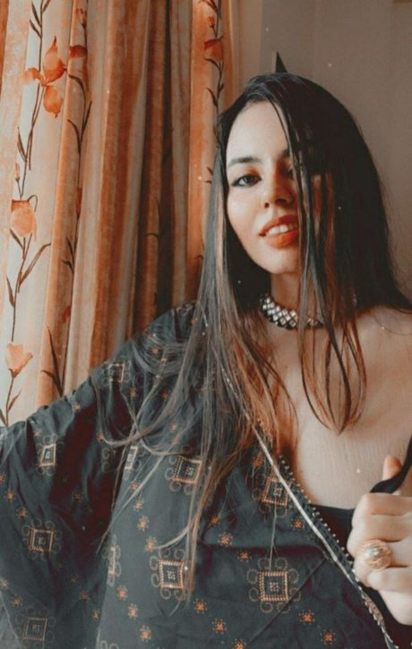 Shambhavi Sharma ポルノスター パーフェクト 写真