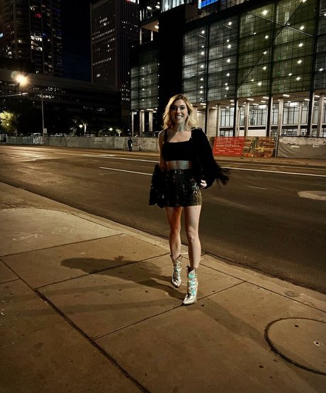 Taylor Mathis ポルノスター アダルト 画像