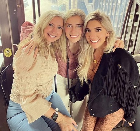 Taylor Mathis スター 裸 写真