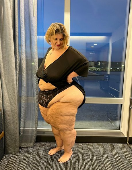 bigbootyasshley ヌードモデル 画像