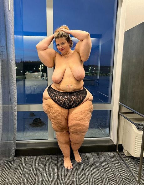 bigbootyasshley ポルノスター ギャラリー