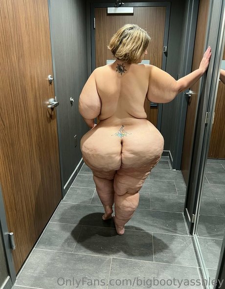 bigbootyasshley ホットなモデル ギャラリー