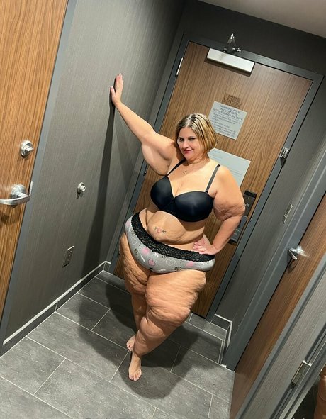 bigbootyasshley セックスモデル 写真
