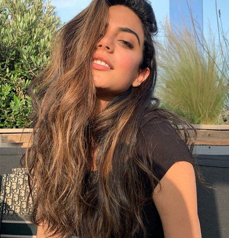 Emeraude Toubia ヌードスター 写真