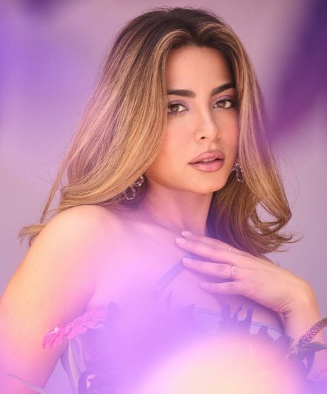 Emeraude Toubia HDポルノスター 写真