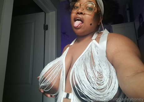 ぽっちゃり巨乳オンリーファンズ 美しい 写真