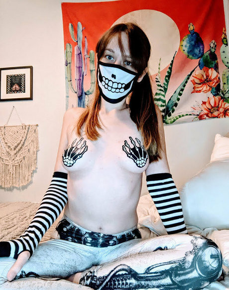 thoughtypraxis 女優 写真