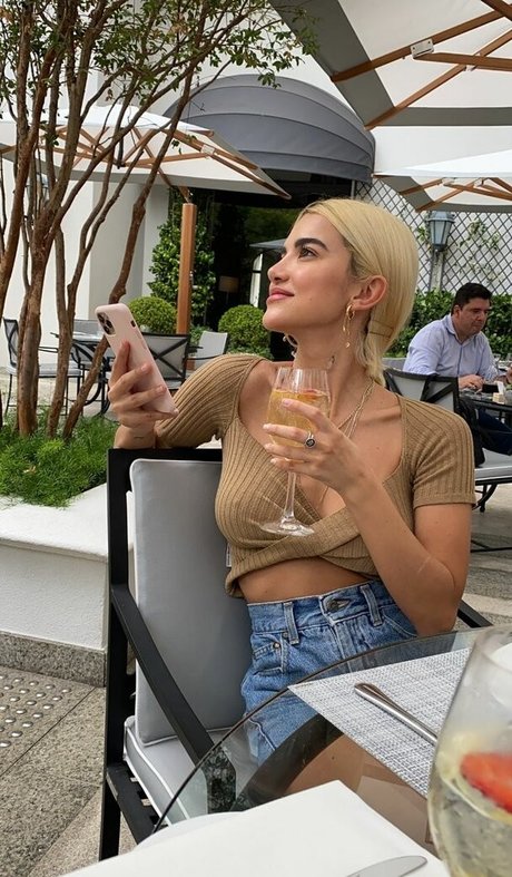 Manu Gavassi 最高のスター 写真