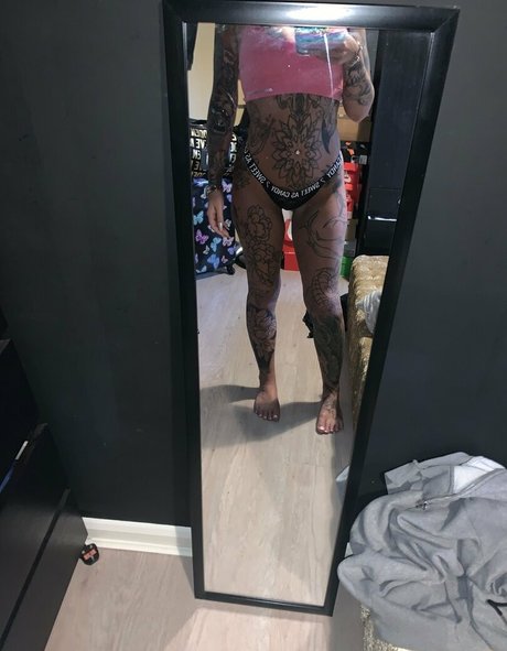naughtyinkedwhore ホットなスター 写真
