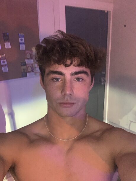 Aidan Moyer ホットモデル 画像