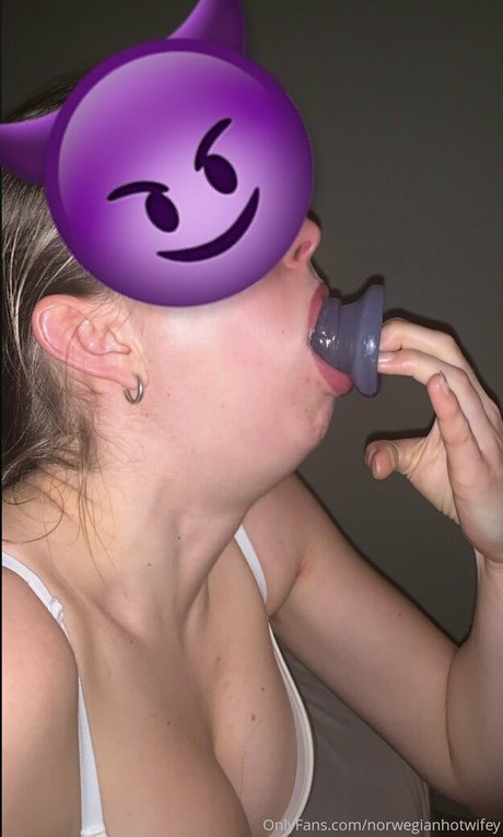 norwegianhotwifey アダルト女優 画像